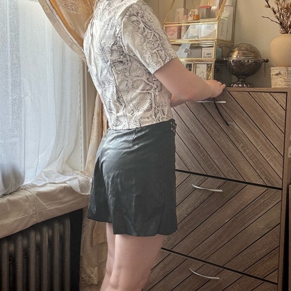 NWOT Black Faux-Leather Skirt/Shorts - Picture 3 of 7